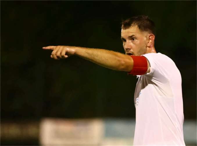 VfB-Spielführer Niklas Klein ärgerte sich über unnötige Ballverluste. Foto: Max Jäger