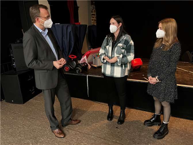 Vicky (19) und Melanie (22) halten der Jungen Bühne auch als junge Erwachsene die Treue.