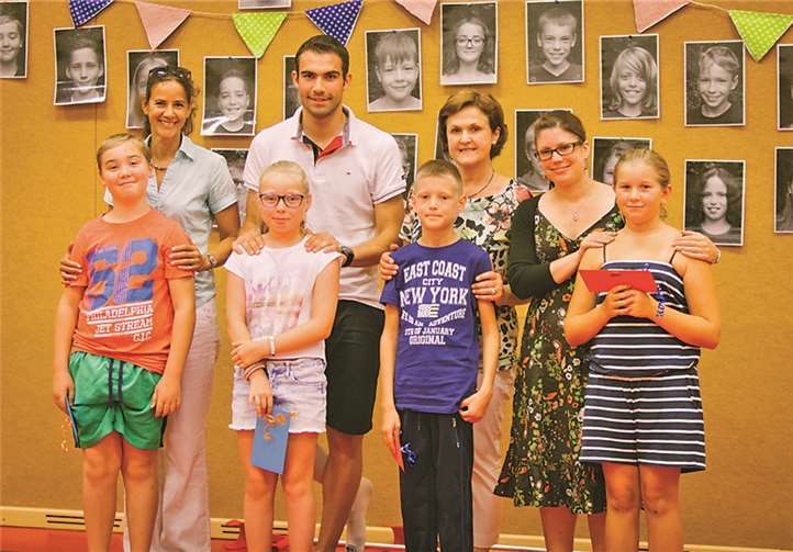 Victor Klassen 4d, Lioba Wegenaer 4c, Simon Born 4a und Mareike Steffes-Lai 4b wurden für besonders gutes soziales Verhalten ausgezeichnet.