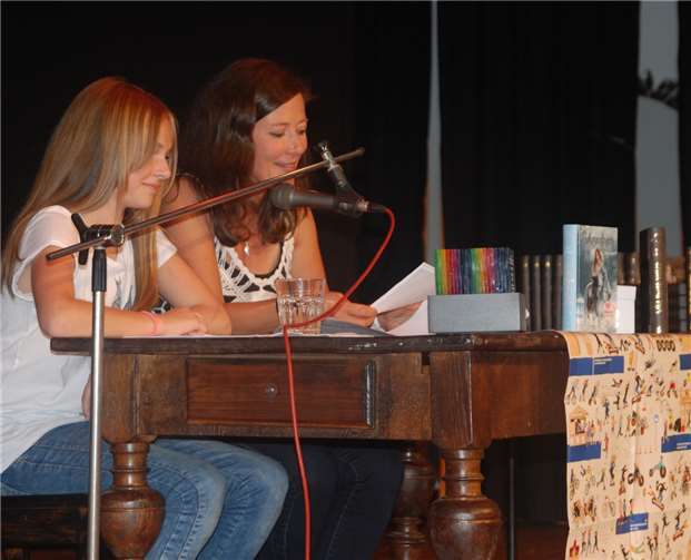 Victoria Schaay und Kyra Dittmann lesen gemeinsam aus Dittmanns neuem Buch „Schneefeuer.