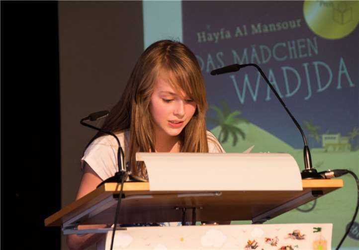 Victoria Schay las gekonnt ihren Wahltext vor.