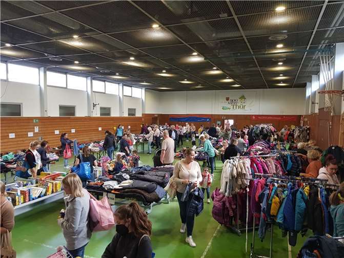 Viel Andrang auf dem Herbstbasar in der Thürer Mehrzweckhalle.  Foto: privat