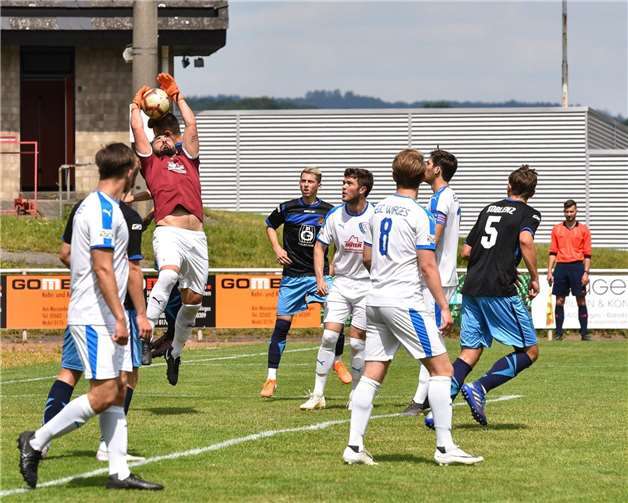 Viel Arbeit wartet auf Deniz Sakalakoglu am kommenden Mittwoch, wenn die Regionalligaelf von Rot-Weiß Koblenz zu Besuch kommt. Foto: TH