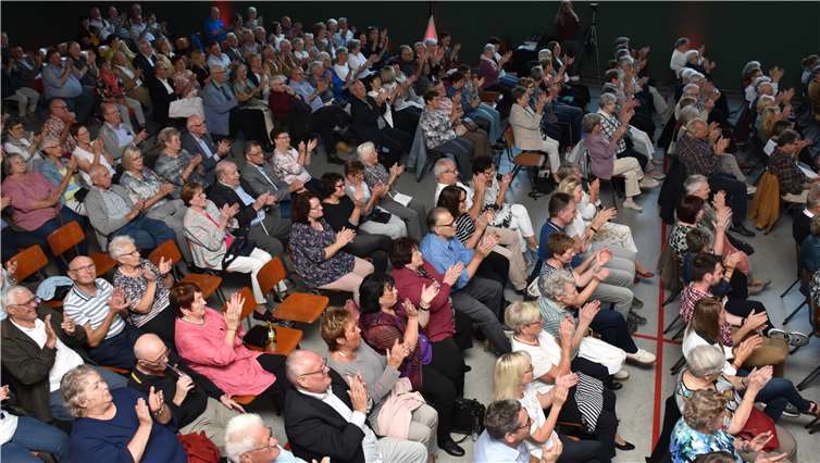 Viel Beifall spendete das Publikum der Gesangsgruppe Romeos.