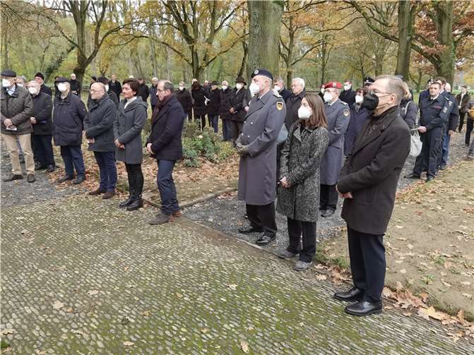 Viel Besucher hatten sich am Sonntag zur zentralen Gedenkfeier aufgemacht. Foto: BL