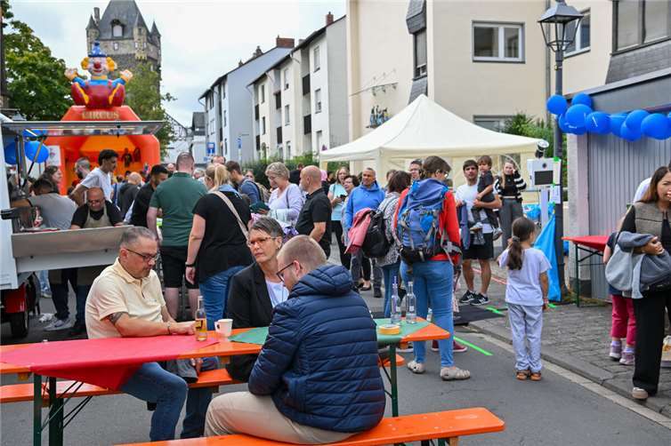 Viel Betrieb beim Spendenfest in der Stehbach.