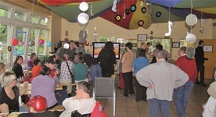 Viel Betrieb und tolle Stimmung auf der Mai Disco im Caritas-Zentrum. Caritas Zentrum