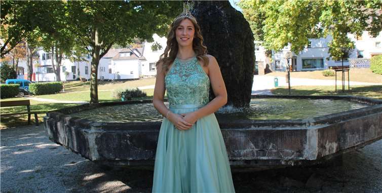 Viel Freude bereitet es Elena I., Bad Breisig als Brunnenkönigin zu vertreten. Foto: KMI