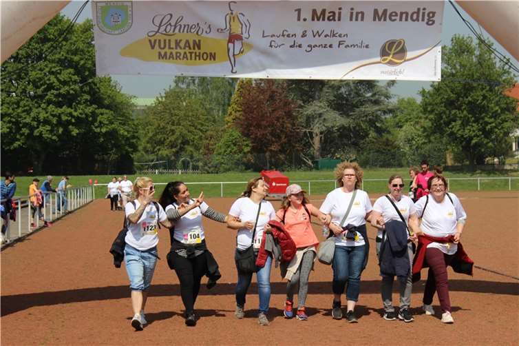 Viel Freude hatten diese Walkerinnen beim Erreichen des Ziels.  Foto: privat
