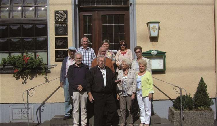 Viel Gesprächsstoff, über die vergangenen 75 Jahre hatten die zehn ehemalige Schulkameradinnen und -kameraden, die sich nun in Miesenheim trafen. privat