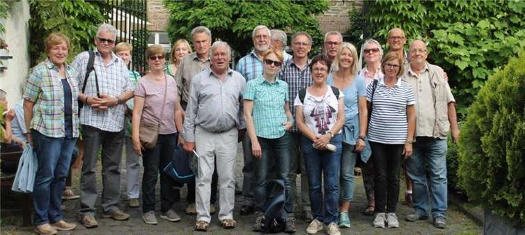 Viel Interessantes aus der Geschichte der Stadt Ahrweiler erfuhren die Westumer Theaterleute bei ihrem Ausflug nach Ahrweiler. privat