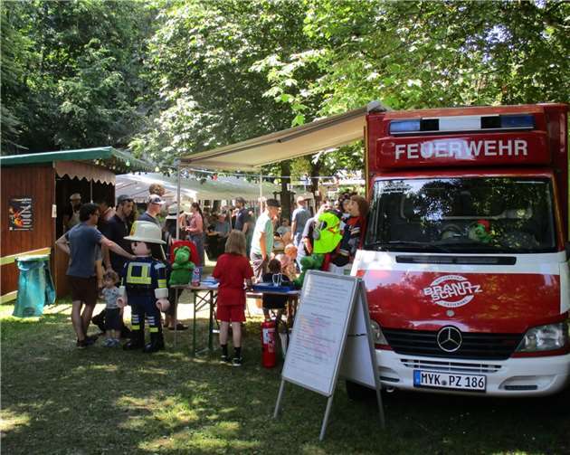 Viel Interesse am Infomobil der Feuerwehr.