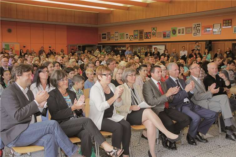 Viel Lob und Anerkennung gab es bei der Einschulungsfeier im Foyer der Schule. 