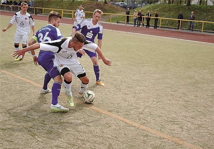 Viel Mühe hatten die Platzherren mit den quirligen Angreifern.