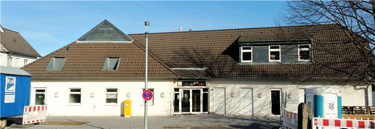 Viel Potenzial auf der Dachfläche für Solarthermeanlagen für Warmwasser und Heizung sehen die Parents for Future unter anderem bei der gemeindeeigenen Liegenschaft „Henseler Hof“.Fotos: privat