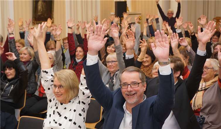 Viel Spaß bereitet den Festgästen, hierdem Landtagsabgeordnete Sven Lefkowitz, das Programm.