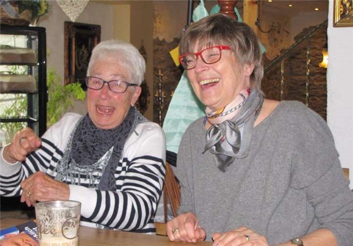 Viel Spaß gibt es beim Literatur-Café..Quelle: plus/minus 60 aktiv