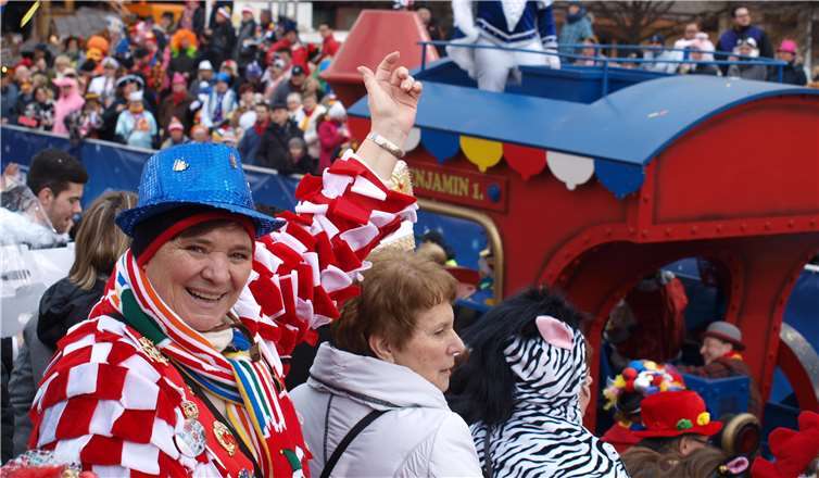 Viel Spaß hatte RKK-Schatzmeisterin Monika Wingen-Fuhrmann beim Rosenmontagszug in Mainz.BLA