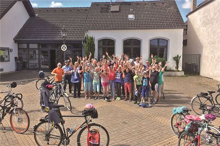 Viel Spaß hatte die fröhliche Truppe bei ihrer Tour entlang der Swist. privat