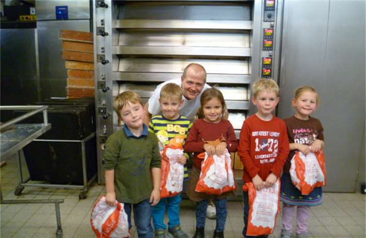 Viel Spaß hatten die Kinder beim Bäckereibesuch und an ihren eigenen Backwaren.  Privat