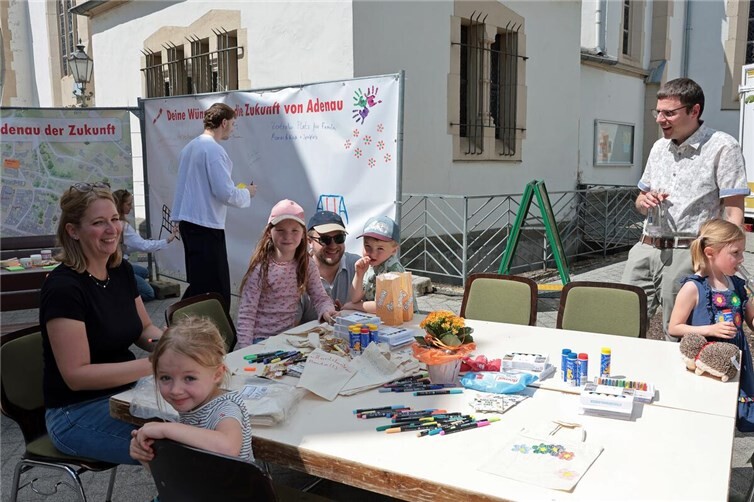 Viel Spaß hatten die Kinder beim Malen und Basteln