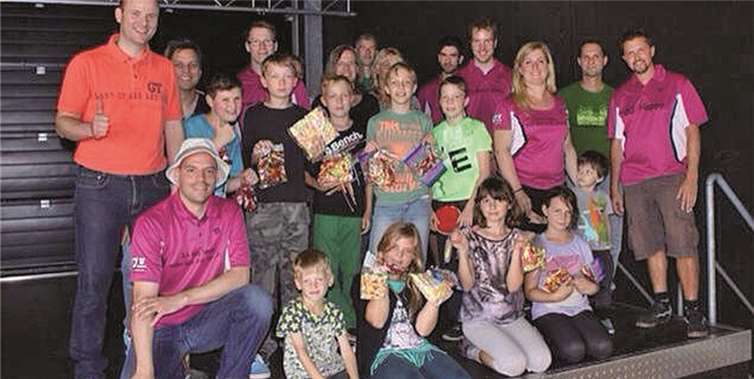 Viel Spaß hatten die Kinder der Badmintonabteilung beim Sommerfest mit Schokoladenwettessen, Tischtennis und der großen Schatzjagd. privat