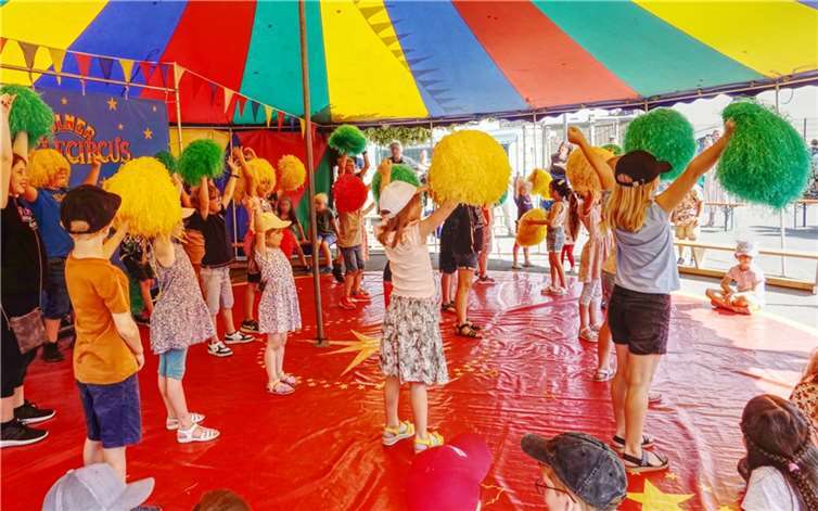 Viel Spaß hatten die Kinder mit dem Köllner Spielezirkus.  Foto: Fritz Hanke