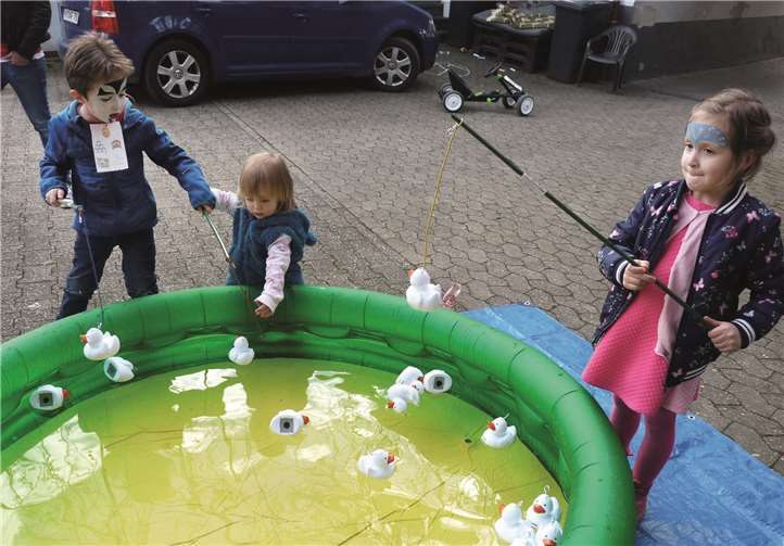 Viel Spaß hatten die Kleinen beim Entchen-Angeln.