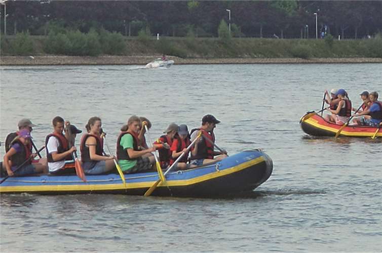 Viel Spaß hatten die Messdiener auf dem Rhein.  Privat