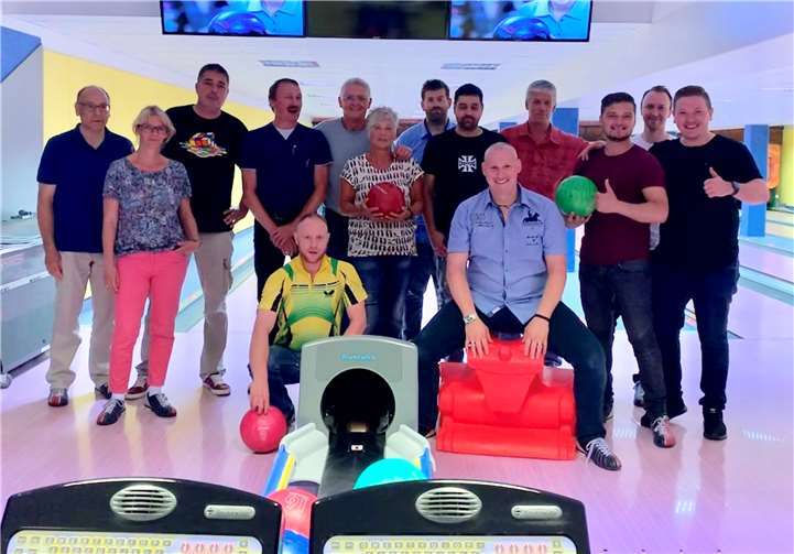Viel Spaß hatten die Tischtennisfreunde Dedenbach bei ihrer Saisonabschlussfeier beim Bowling.Foto: privat