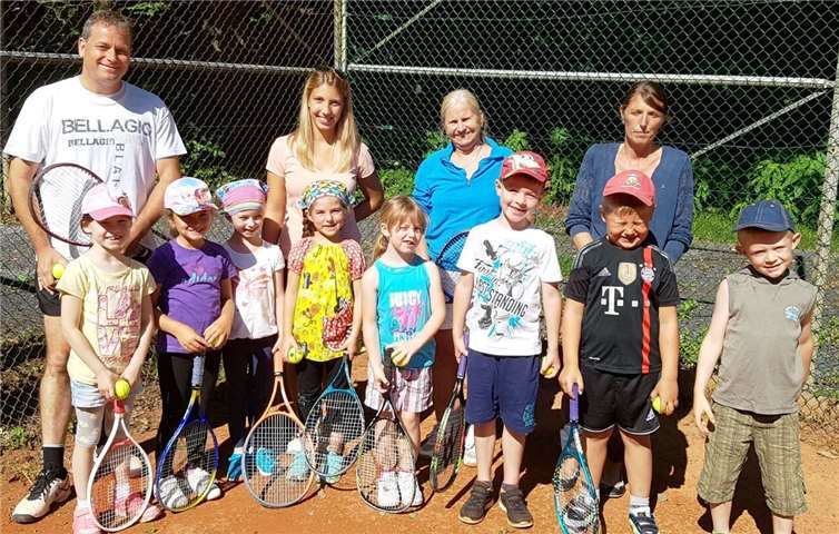 Viel Spaß hatten die Vorschulkinder des Kindergartens Steimel beim Schnuppertennis auf der 5-Platz Anlage des TC Steimel. TC Steimel