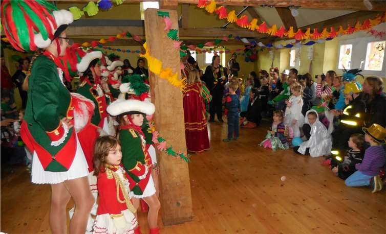 Viel Spaß hatten die Wibbelstätze während des Besuches des Kinderprinzenpaares.privat