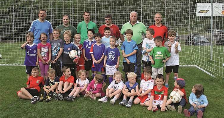 Viel Spaß hatten die kleinen Kickerinnen und Kicker zum Abschluss der Saison. privat