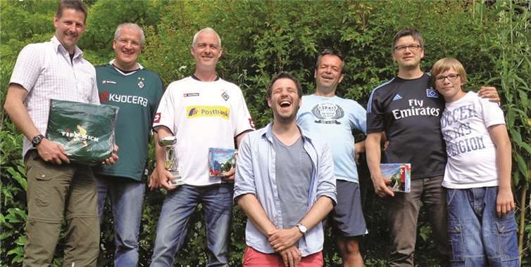 Viel Spaß und Spannung bot das traditionsreiche Dick-Didi-Turnier im Tipp-Kick. Im Bild v.l. C. Weber, M. Espendiller, G. Bungart, O. Espendiller, P. Nicolas, T. Schink, L. Schink.privat