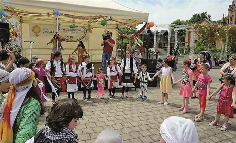 Viel Tanz und Musik prägten das internationale Kinderfest der Frauenbegegnungsstätte UTAMARA e.V. in Linz. privat