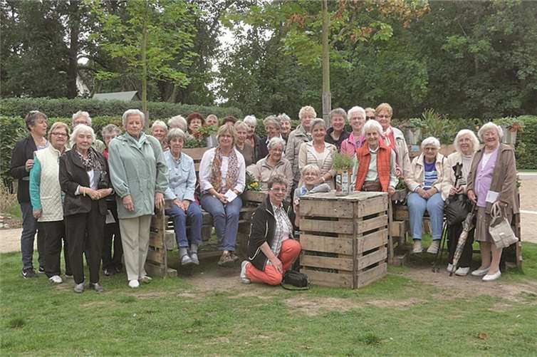 Viel Wissenswertes erfuhren die Damen der kfd Rheinbach bei ihrem Besuch der Landesgartenschau in Zülpich. privat