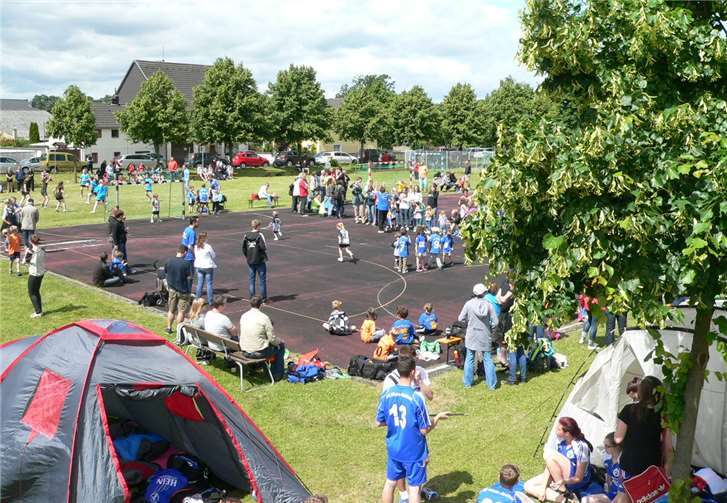 Viel los ist während der Sportwache auf dem Sportplatz in Ollheim.Foto: privat