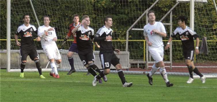Viel los war vor dem Tor der SG Eintracht Mendig/Bell beim Spiel in Konz. privat
