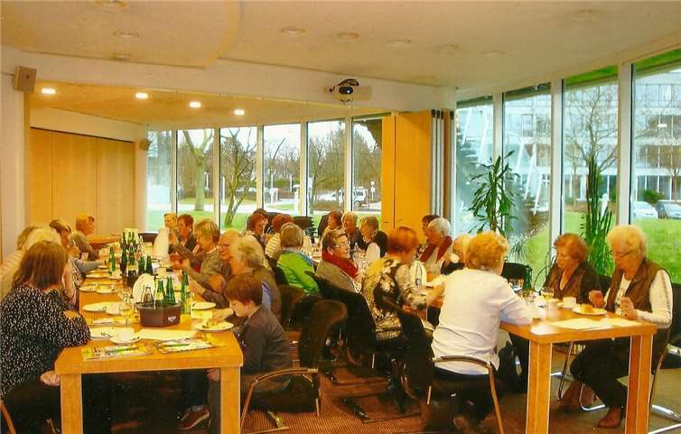 Viel wissenswerte erfuhren die Damen bei der Toto-Lotto-Zentrale in Koblenz. privat