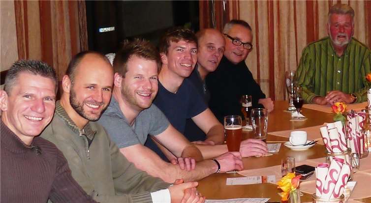 Viel zu berichten hatte Lauftreffchef Karl-Werner Kunz (rechts) anlässlich der Jahresbesprechung im Landhaus Haag in Daufenbach.