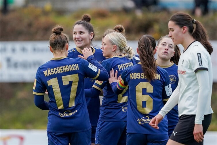 Viel zu jubeln für die Bäckermädchen beim 5:1 Erfolg gegen Mönchengladbach. Foto: privat