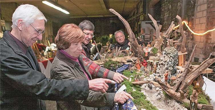 Viel zu sehen gab es bei der interessanten Krippenausstellung, die der Arbeitskreis Heimat in der Schmiede von Peter-Josef Blumenthal aufgebaut hatte.VJ