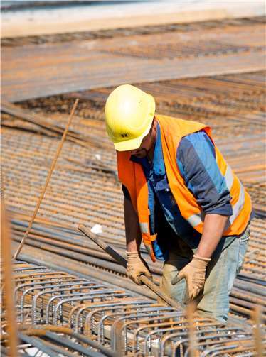 Viel zu tun für Bauarbeiter: Die hohe Wohnungsnachfrage hat in den vergangenen Jahren zu einem Boom der Baubranche geführt. Doch im sozialen und bezahlbaren Segment passiert weiterhin zu wenig, kritisiert die IG BAU. Foto: IG BAU