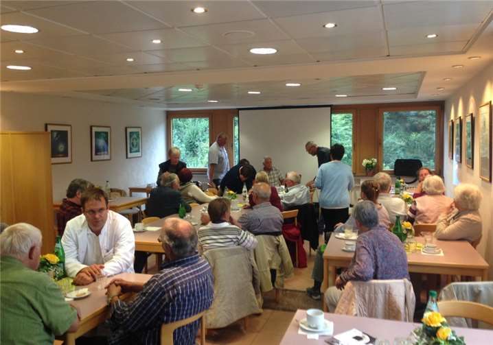 Viele Besucher des Medcafés nutzten die Gelegenheit, um sich im Anschluss an den Vortrag individuell beraten zu lassen.  privat
