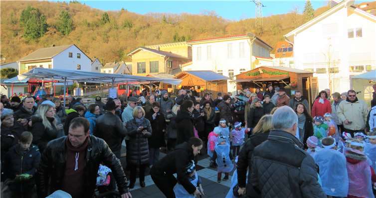Viele Besucher erwartet der Adventsmarkt in Fachbach. Ortsgemeinde Fachbach