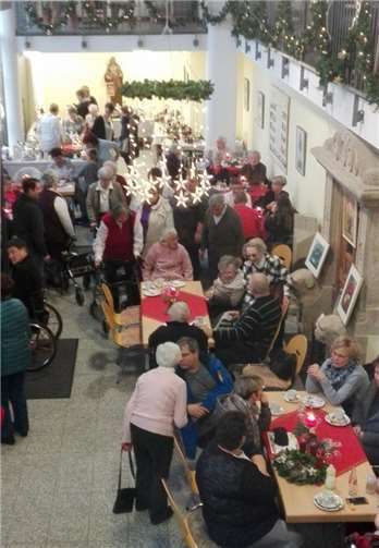 Viele Besucher fanden den Weg zum Adventbasar im Seniorenheim Marienburg.
