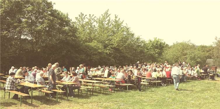 Viele Besucher fanden den Weg zum diesjährigen Frühlingsfest in Rhens.privat