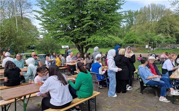 Viele Besucher folgten der Einladung „Zuckerfest der Vielfalt“ im Bürgerpark Unkel.  Fotos: AWi