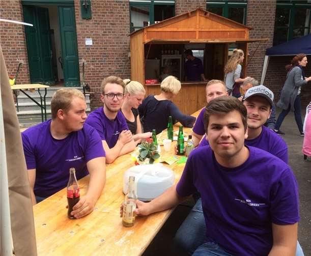 Viele Besucher hatte das zweitägige Sommerfest des JGV Niederdrees, das Spiel Deutschland - Schweden verfolgten 170 Besucher.  privat