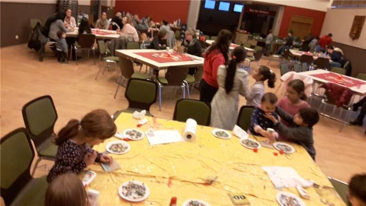 Viele Besucher kamen zum Café International, bei dem es auch eine Kreativaktion für die Kinder gab. Privat